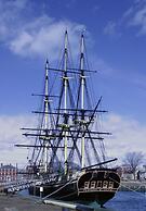 Salem Waterfront Hotel & Suites