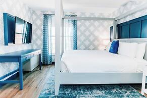 Salem Waterfront Hotel & Suites