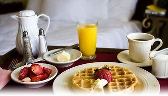 Salem Waterfront Hotel & Suites