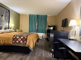 Super 8 by Wyndham Mendota I-39