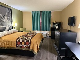 Super 8 by Wyndham Mendota I-39