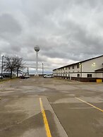 Super 8 by Wyndham Mendota I-39