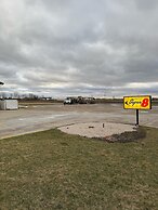 Super 8 by Wyndham Mendota I-39