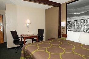 Super 8 by Wyndham Gallup