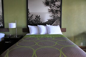 Super 8 by Wyndham Wells