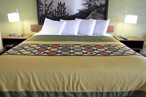 Super 8 by Wyndham Wells