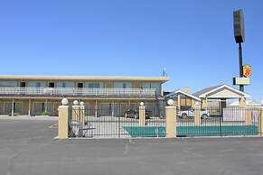 Super 8 by Wyndham Wells