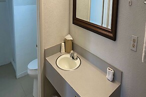 Super 8 by Wyndham Wells