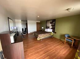 Super 8 by Wyndham Wells