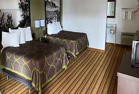 Super 8 by Wyndham Wells