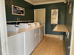 Anaheim Executive Inn & Suites