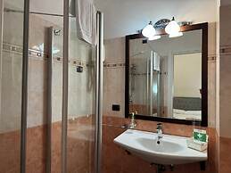 Euro House Inn Airport