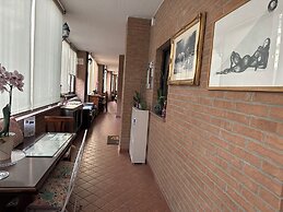 Euro House Inn Airport