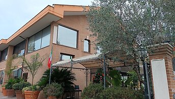 Euro House Inn Airport