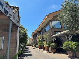 Euro House Inn Airport