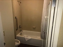 Quality Inn & Suites Ann Arbor Hwy 23