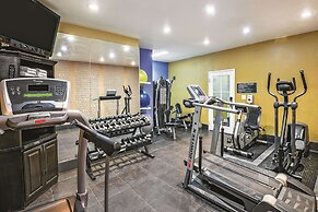 La Quinta Inn & Suites by Wyndham Laredo Airport