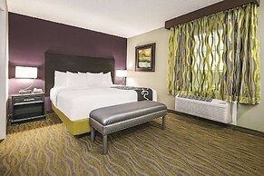 La Quinta Inn & Suites by Wyndham Laredo Airport