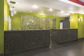 La Quinta Inn & Suites by Wyndham Laredo Airport