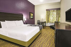 La Quinta Inn & Suites by Wyndham Laredo Airport