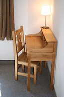 Adonis Hotel Le Chastellan