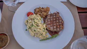 4Reasons Hotel And Bistro