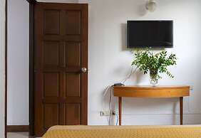 Collection O Howard Square Boutique Hotel