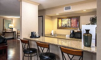 The Grand Hotel - Salem