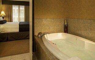 The Grand Hotel - Salem