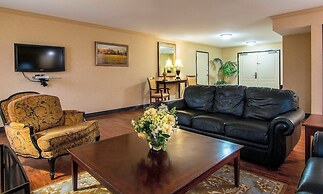 The Grand Hotel - Salem