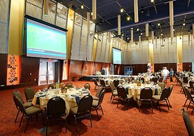 The Grand Hotel - Salem