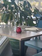 Hôtel, restaurant Kyriad Fréjus