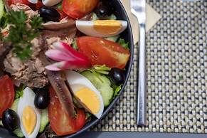 Hôtel, restaurant Kyriad Fréjus