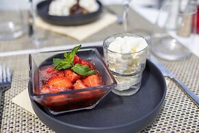 Hôtel, restaurant Kyriad Fréjus