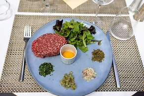 Hôtel, restaurant Kyriad Fréjus