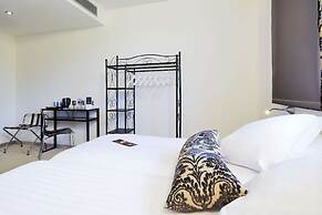 Hôtel, restaurant Kyriad Fréjus