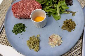 Hôtel, restaurant Kyriad Fréjus