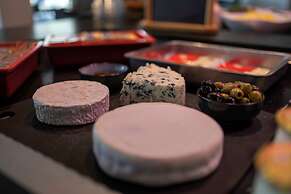 Hôtel, restaurant Kyriad Fréjus