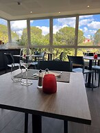 Hôtel, restaurant Kyriad Fréjus