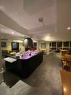 Hôtel, restaurant Kyriad Fréjus