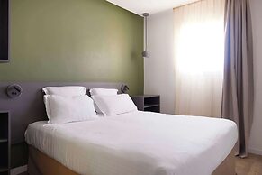 Hôtel, restaurant Kyriad Fréjus