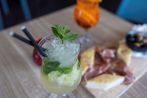 Hôtel, restaurant Kyriad Fréjus