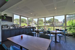 Hôtel, restaurant Kyriad Fréjus