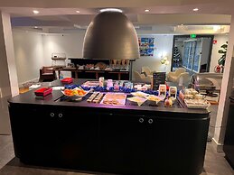 Hôtel, restaurant Kyriad Fréjus