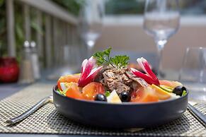 Hôtel, restaurant Kyriad Fréjus