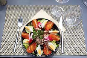 Hôtel, restaurant Kyriad Fréjus