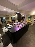 Hôtel, restaurant Kyriad Fréjus