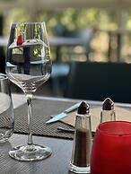 Hôtel, restaurant Kyriad Fréjus