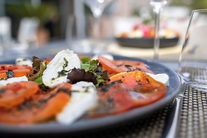 Hôtel, restaurant Kyriad Fréjus