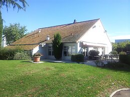 Campanile Lyon Est - Aéroport Saint Exupéry